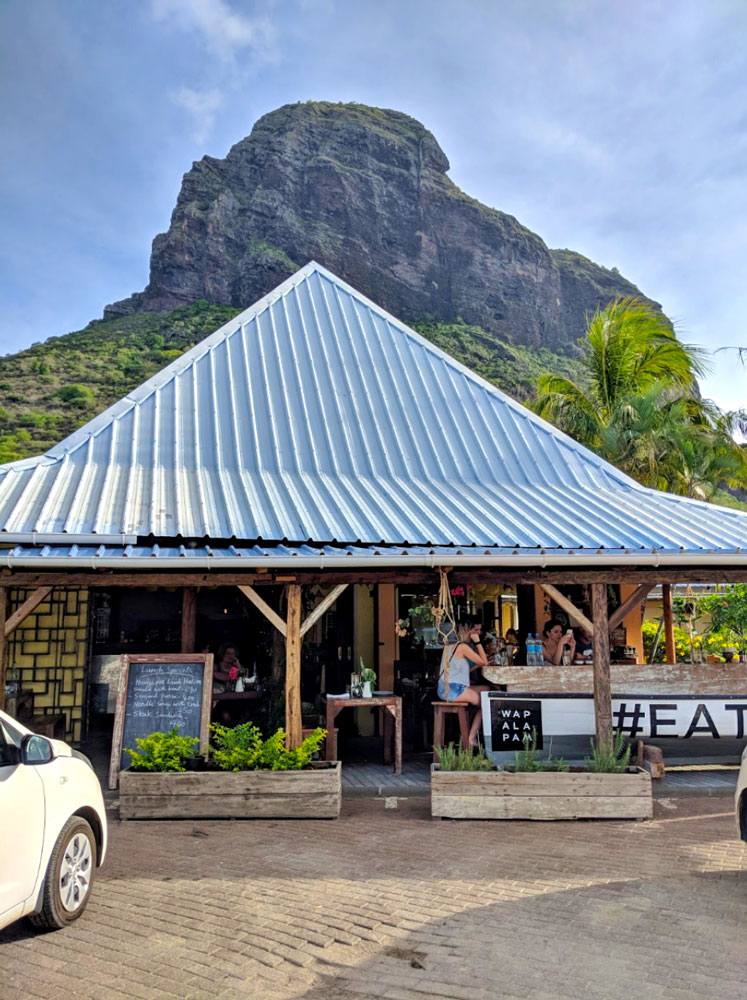 Kaz'Ameublement – La Table de Chamarel